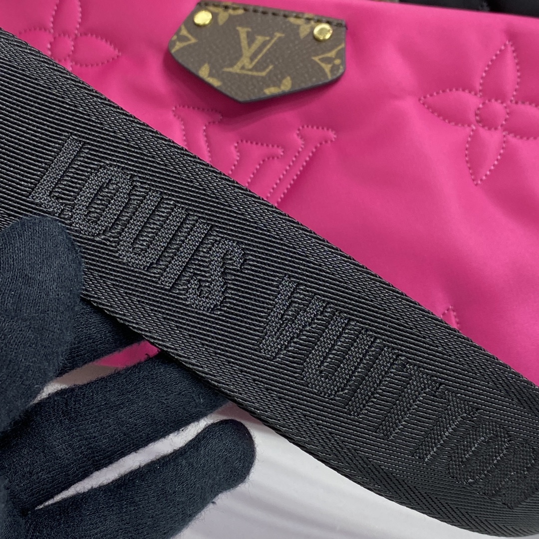 Louis Vuitton MAXI MULTI POCHETTE ACCESSOIRES Shoudler Bag M58980 Black / Fuchsia